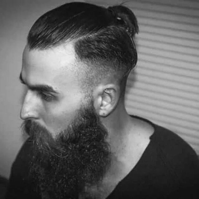 Прическа топ кнот мужская Картинки по запросу Man bun top knot, Beard haircut, Mens hairstyles