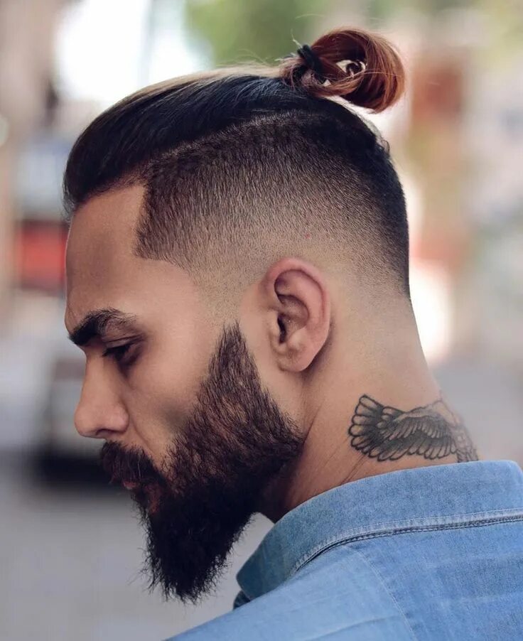 Прическа топ кнот мужская 11 Awesome Man Bun Hairstyles With a Fade for 2024 Man bun hairstyles, Man bun h