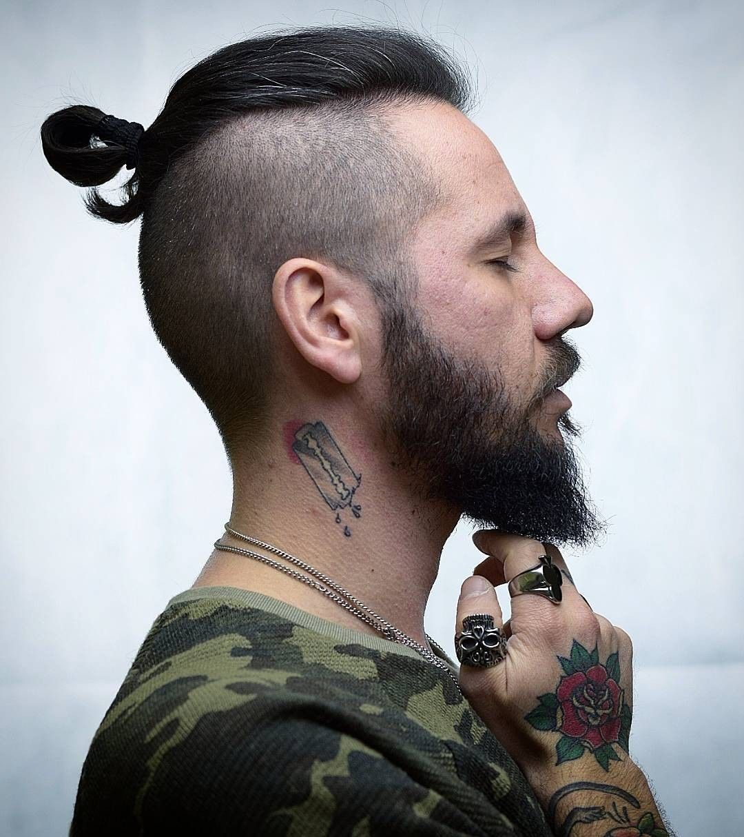 Прическа топ кнот мужская Pin on Hair style Top knot hairstyles, Man bun hairstyles, Mens haircuts fade