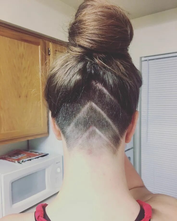 Прическа треугольник Undercut from Rendezvous Hair Salon Columbus, Ohio Dutt, Haare, Knoten