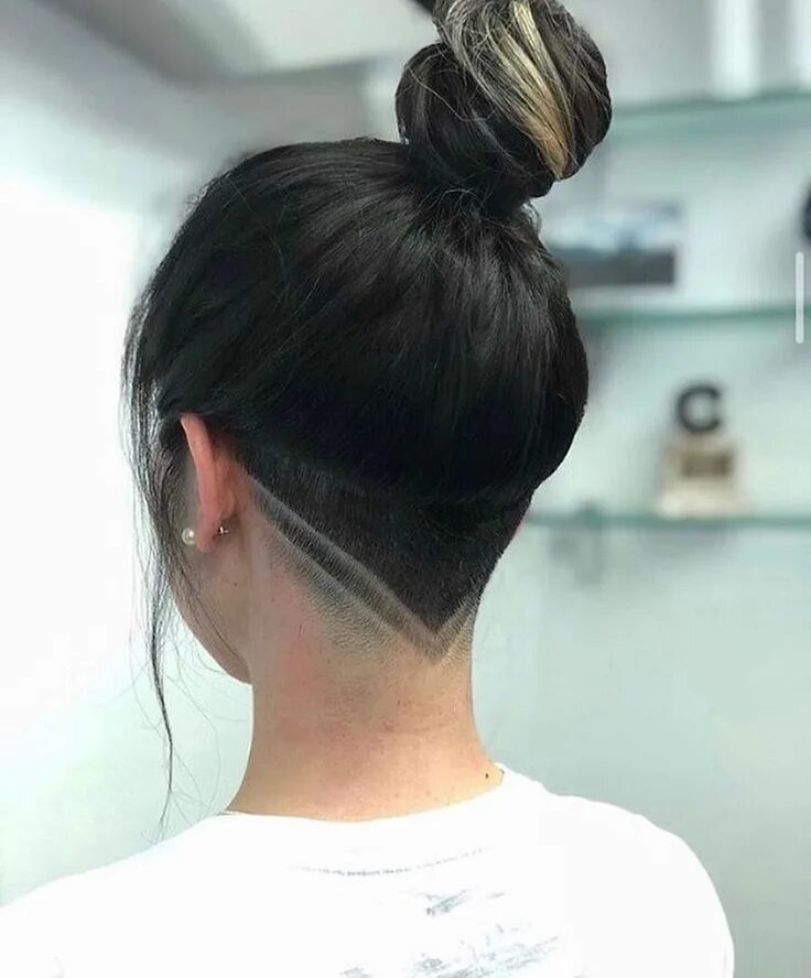 Прическа треугольником женская Pin on hair Undercut long hair, Undercut hairstyles, Undercut hair designs