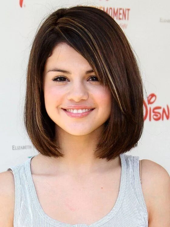 Прическа удлиненное каре без челки для подростка Selena Gomez Short Hairstyles Bob haircut for girls, Teenage hairstyles, Girl ha