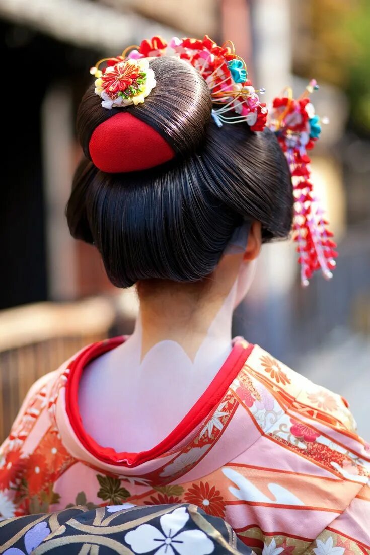 Прическа в китайском стиле на средние волосы Traditional Geisha Japanese hairstyle, Geisha japan, Japanese geisha