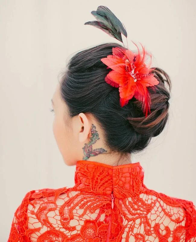 Прическа в китайском стиле на средние волосы 10 Reasons to Have Your Wedding During the Chinese New Year Reception look, Bun 