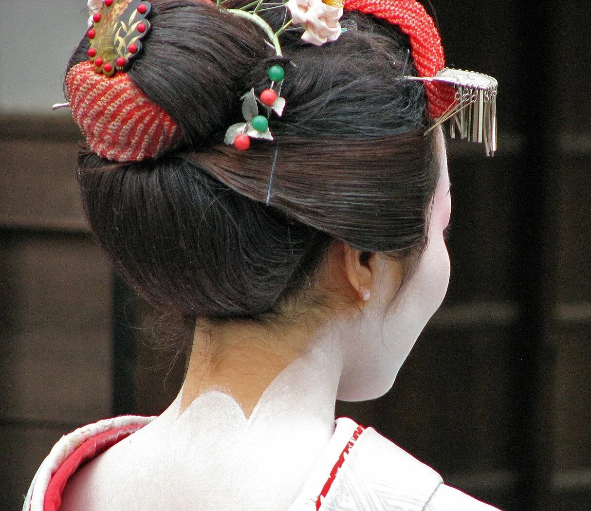 Прическа в китайском стиле на средние волосы Geisha hair Geisha hair, Japanese hairstyle traditional, Geisha girl