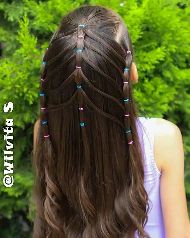 Прическа в школу с резиночками Pin de Lauritha Marthyt en Cabello en 2020 (con imágenes) Peinados infantiles, P