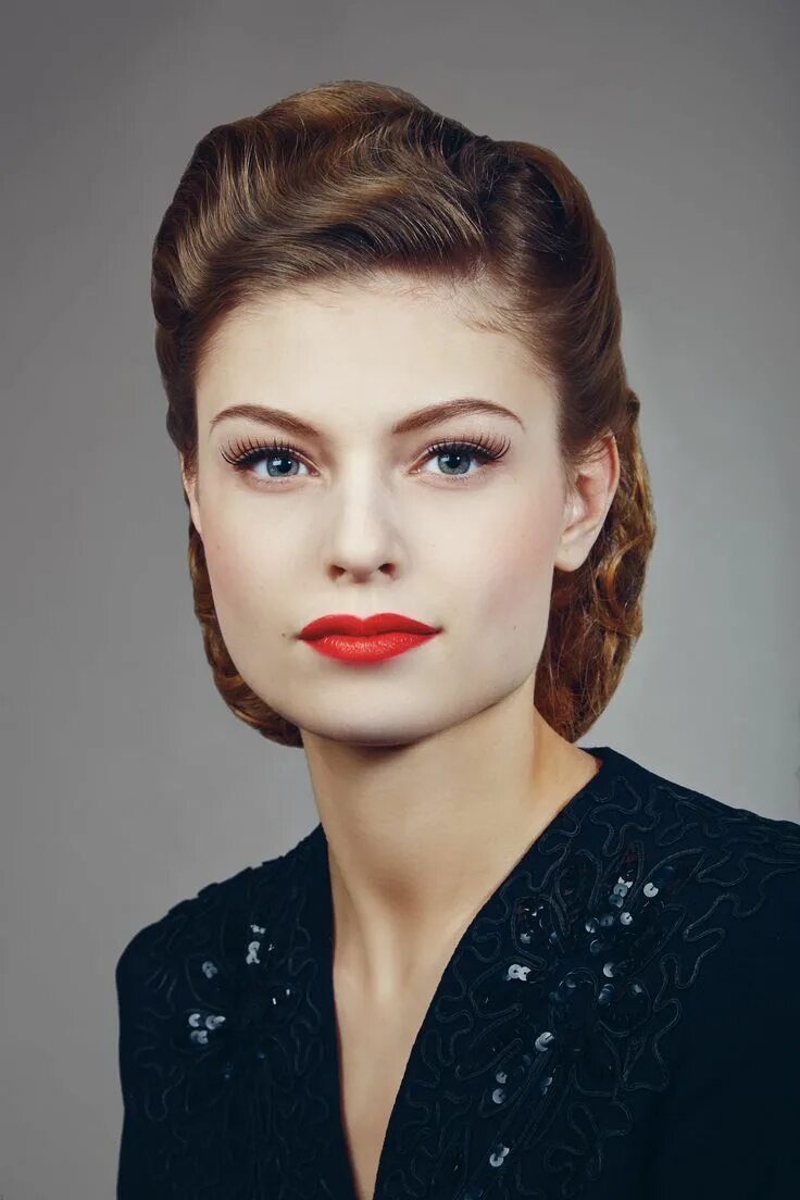 Прическа в стиле 40 годов Classic Makeup Looks Vintage makeup looks, 1940s hairstyles, Amazing wedding mak