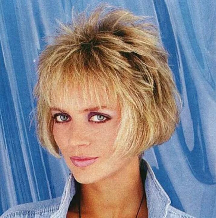 Прическа в стиле 90 на короткие волосы Pin by Pinner on 80s Hair & Style Short hair styles, 80s hair, 80's hairstyle