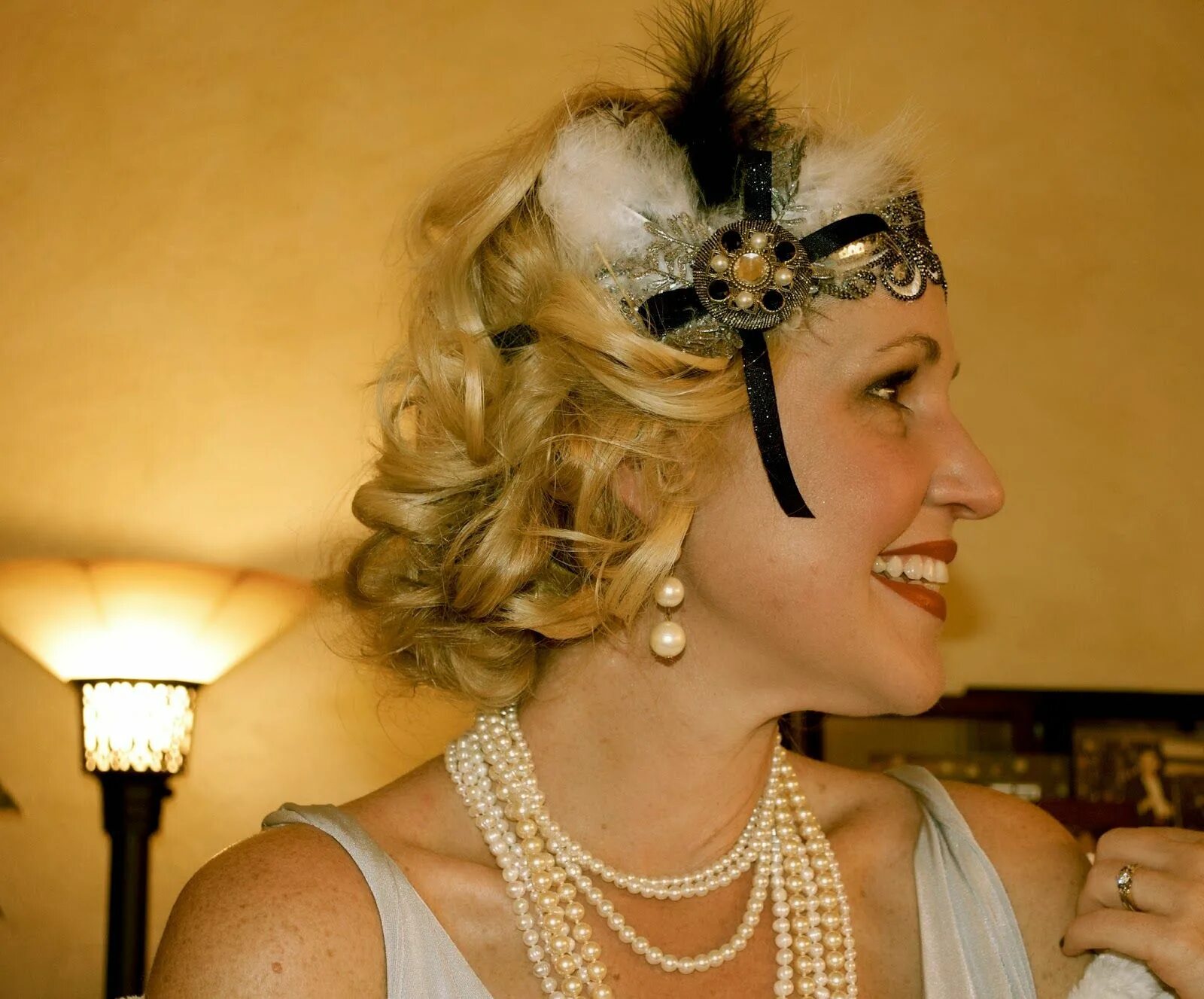 Прическа в стиле гэтсби на средние Gatsby Party Hair Gatsby party, Gatsby style, Great gatsby party