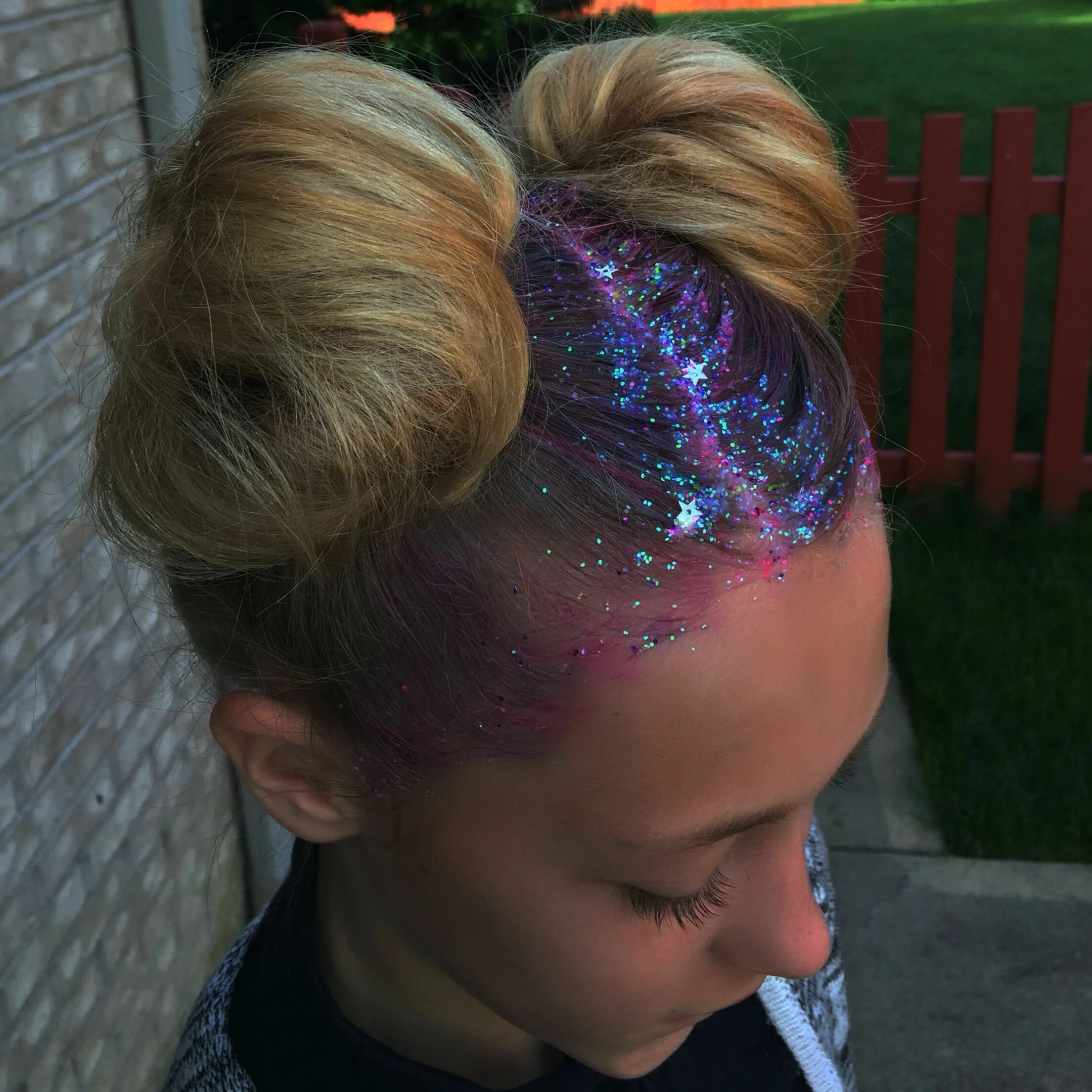 Прическа в стиле космос для девочки crazy hair ideas color Crazy hair, Glitter hair, Crazy hair days