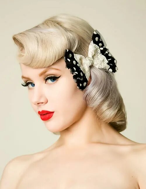 Прическа в стиле ретро на короткие волосы Wonderfully pretty vintage inspired hair (and make-up). #vintage #hair #hairstyl