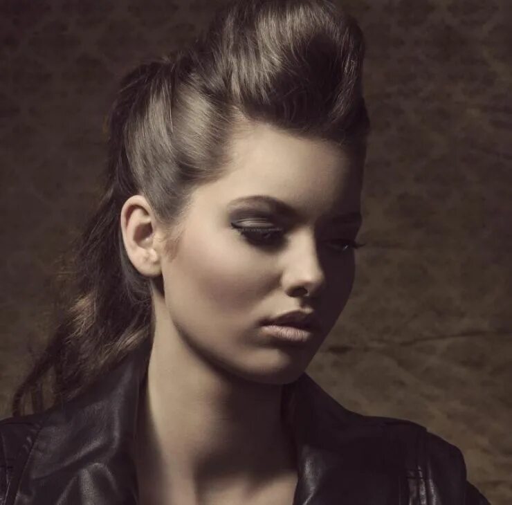 Прическа в стиле рок женская Coiffure rockabilly femme - une rencontre de rétro et de rock Coiffure rockabill