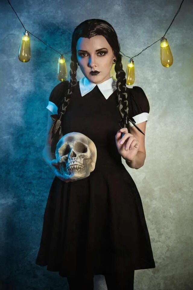 Прическа в стиле уэнсдей для девочки Character: Wednesday Addams / From: 'The Addams Family' / Cosplayer: Darshelle S