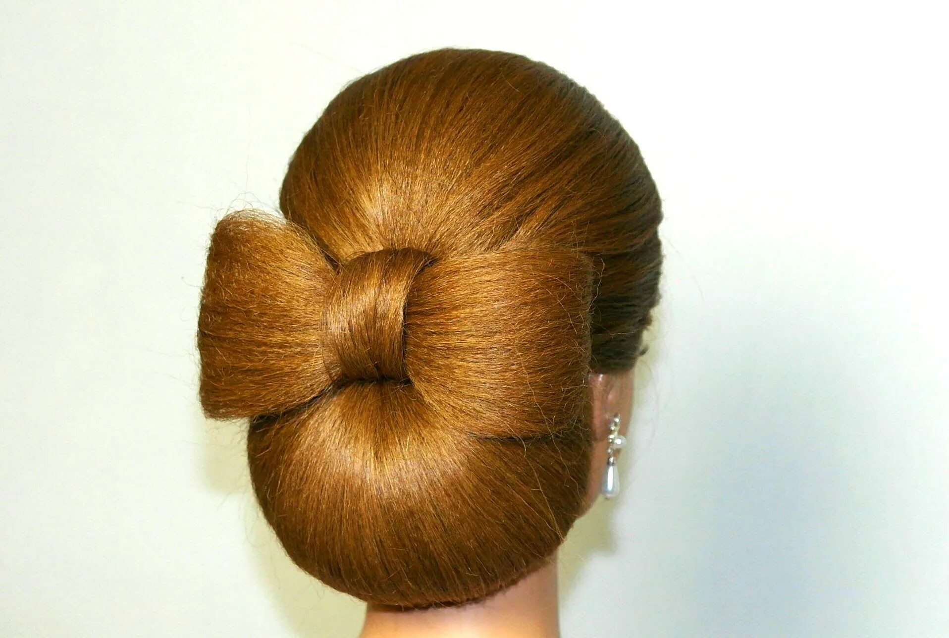 Прическа валик для девочки 13 Great Hair Bow Pictures That Will Inspire Your Own Hairstyles Bow hairstyle t