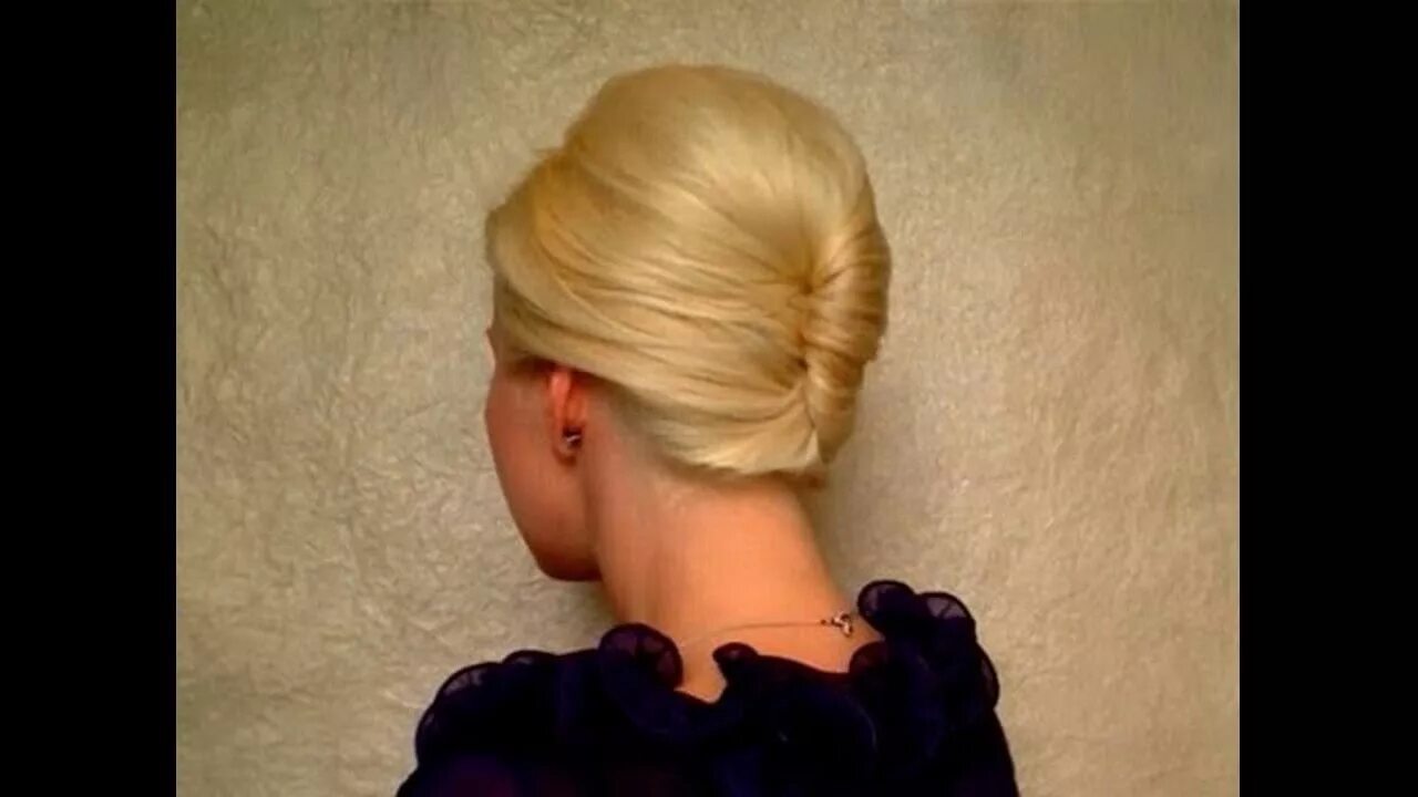 Прическа валик фото The Casual Mini French Twist Hairstyle Gives Sophisticated Look - Learn Self Mak