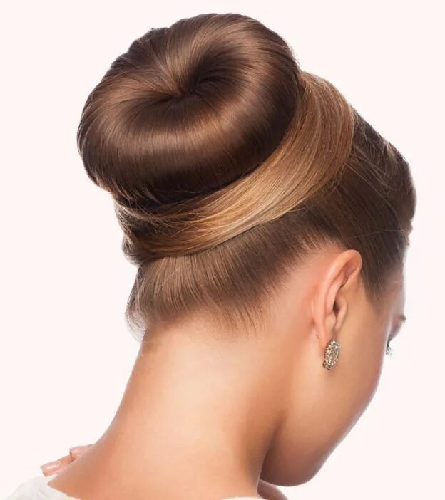 Прическа валик на короткие волосы How To Do A Donut Bun - Step By Step Procedure Donut bun hairstyles, Hair donut,