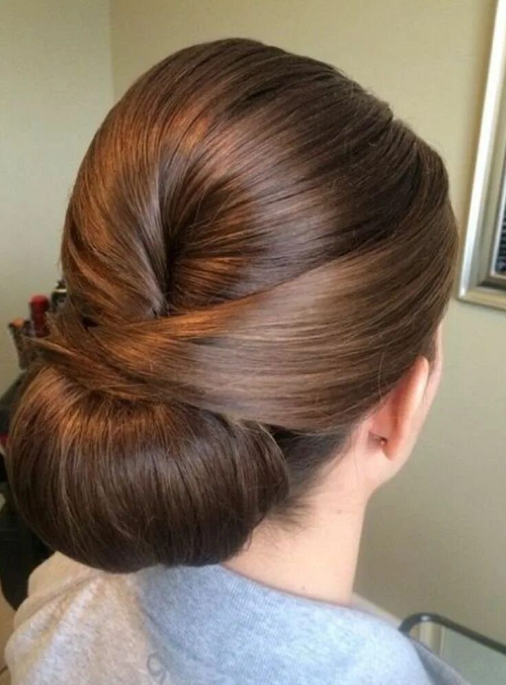 Прическа валик на средние волосы Updos, chignon Sleek updo, Short hair updo, Sleek prom hair