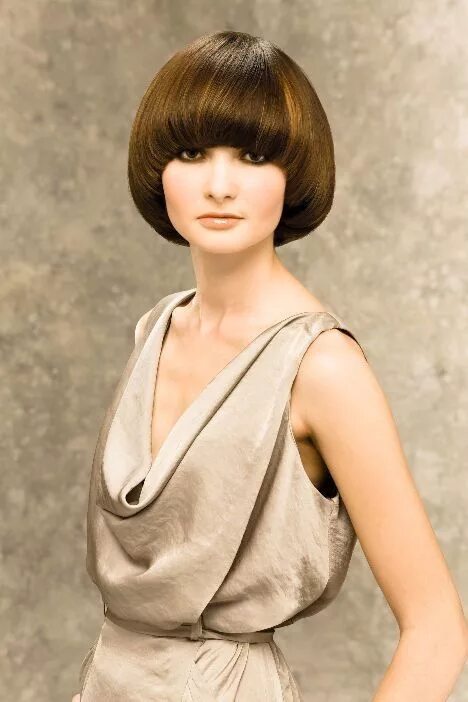 Прическа вальс на средние волосы Bowl hairstyle. Short hair styles, Mushroom hair, Bouffant hair