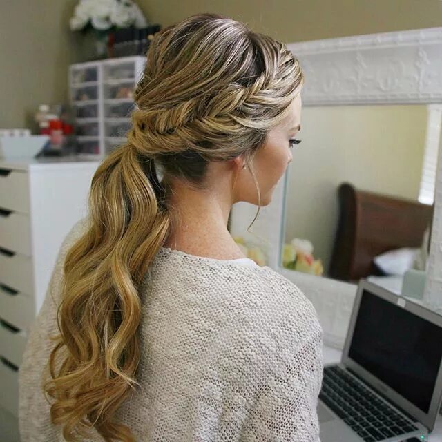 Прическа вечерняя косы длинные волосы Dutch Fishtail Braid Weekend hair, Ponytail hairstyles, Homecoming hairstyles