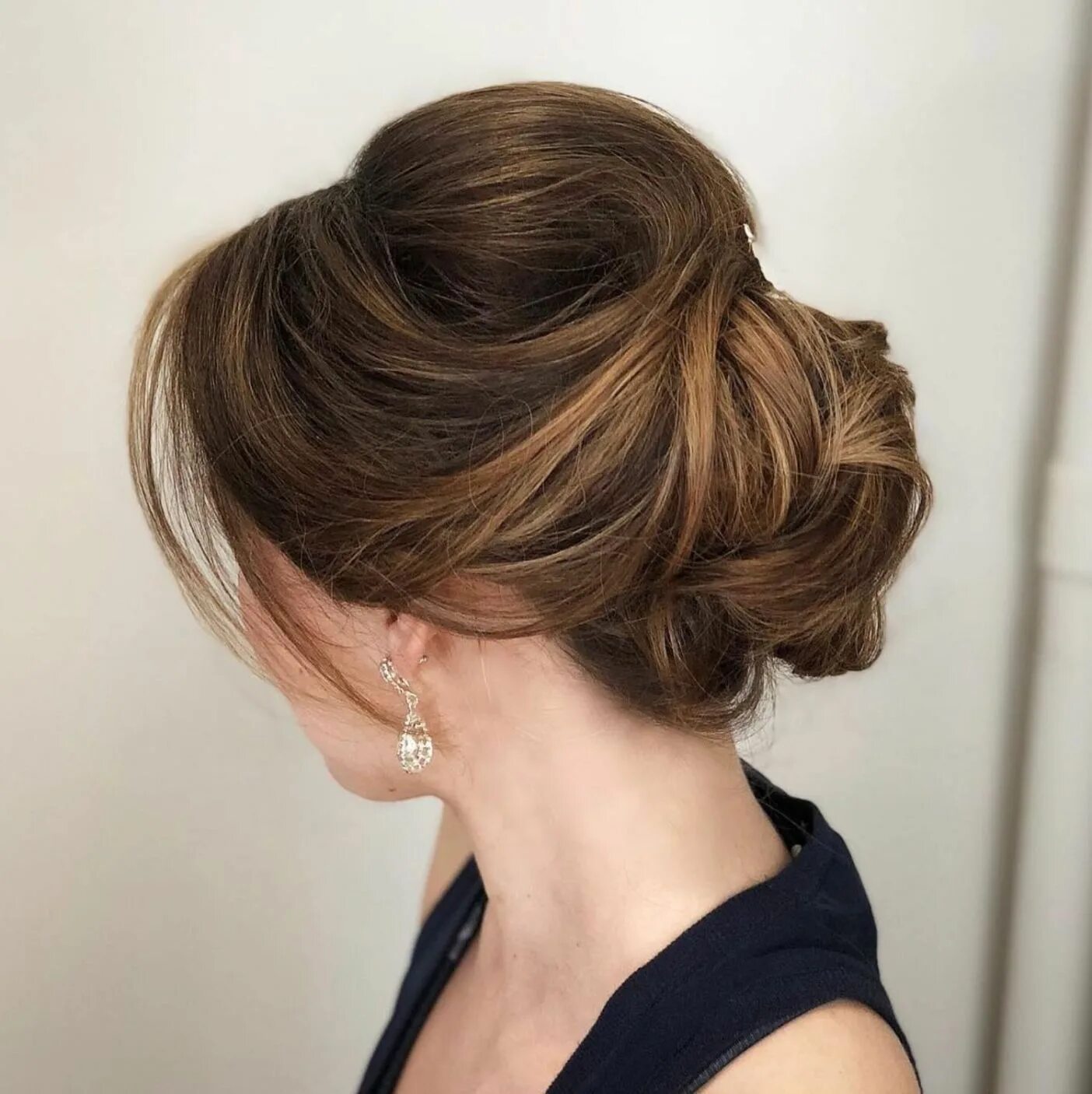 Прическа вечерняя на средние 2024 60 Easy Updo Hairstyles for Medium Length Hair in 2024 Easy updo hairstyles, Med