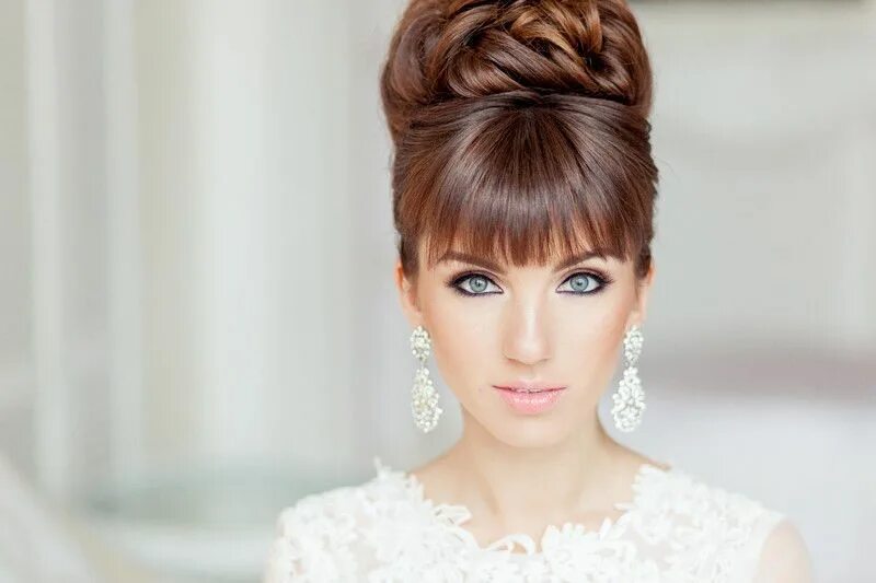 Прическа вечерняя на средние волосы с челкой эль стиль Wedding hairstyles for long hair, Long hair styles, Wedding hairstyles