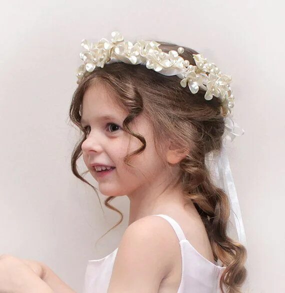 Прическа венок для девочки Flower girl hair #dawninvitescontest Flower girl halo, Flower girl dresses, Flow