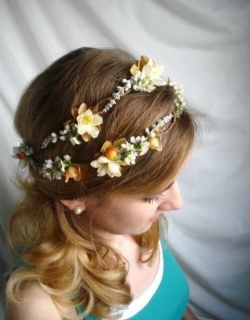 Прическа венок из волос для девочки Autumn Foliage Head Wreath in a Pretty Hairstyle 3 Flower girl hairstyles, Hair 