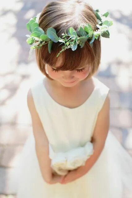 Прическа венок из волос для девочки 52 Super Cute Flower Girl Hairstyles - Weddingomania Flower girl halo, Flower gi