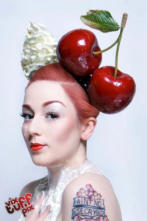 Прическа вишня Giant Red Cherry Ascot Burlesque Bride Headband Big Cherries Avant Garde Fascina