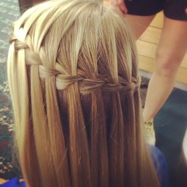 Прическа водопад Waterfall braid with straight blonde hair Quick hair braid, Straight blonde hair