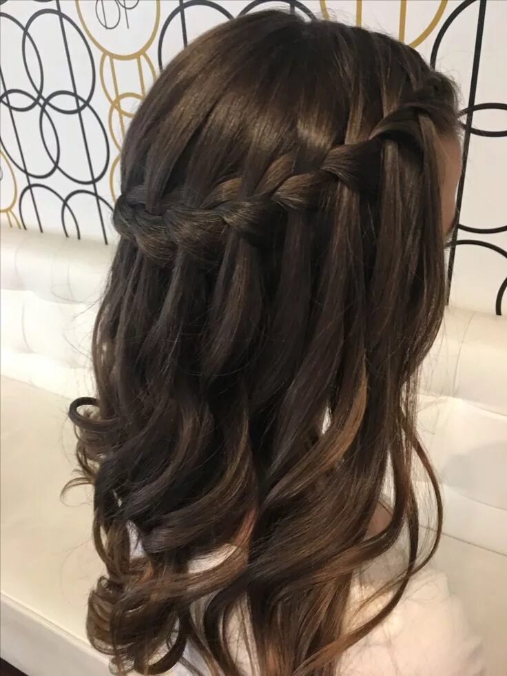 Прическа водопад на длинные Waterfall braid with loose curls Waterfall braid hairstyle, Waterfall braid with