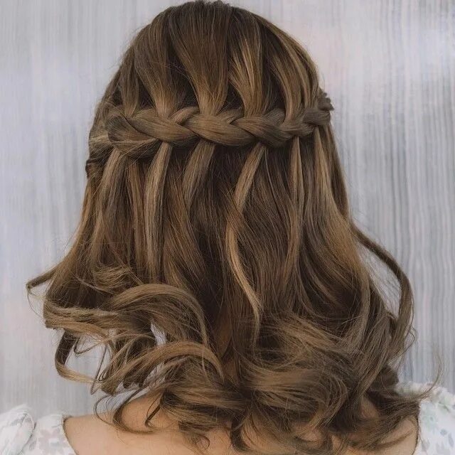 Прическа водопад на средние волосы Pin by Sarah Joy Maganis on Hair and Make-Up Long hair styles, Hair styles, Hair