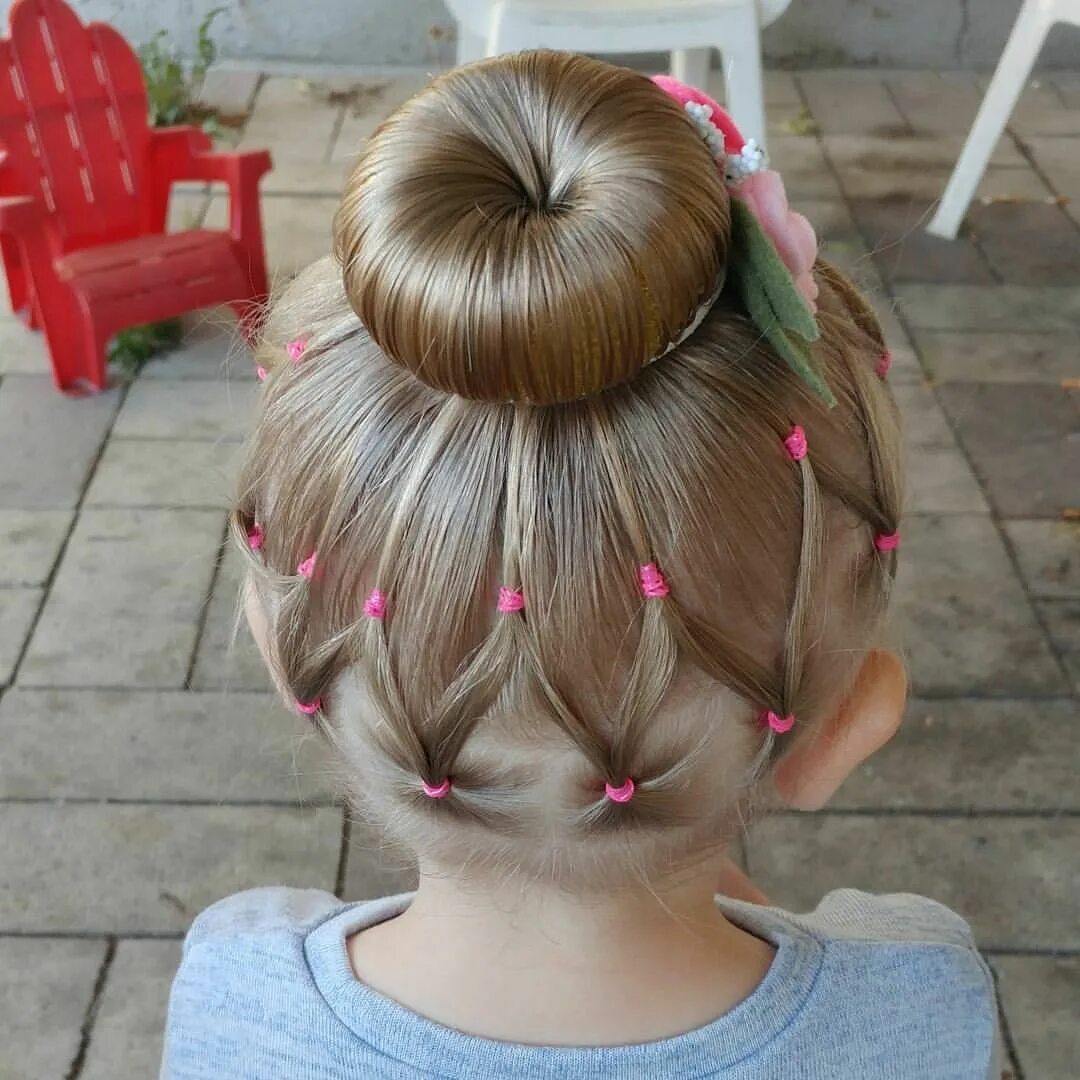 Прическа волос на садик Today we did some fun elastic detail into a ballerina bun. Style inspired by @to