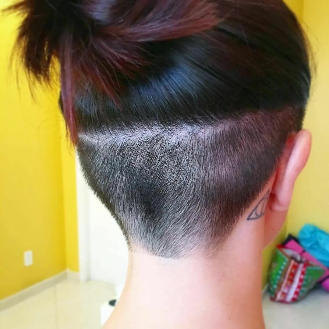 Прическа волосы на затылке Neat and addictive! Undercut long hair, Undercut hairstyles, Side cut hairstyles