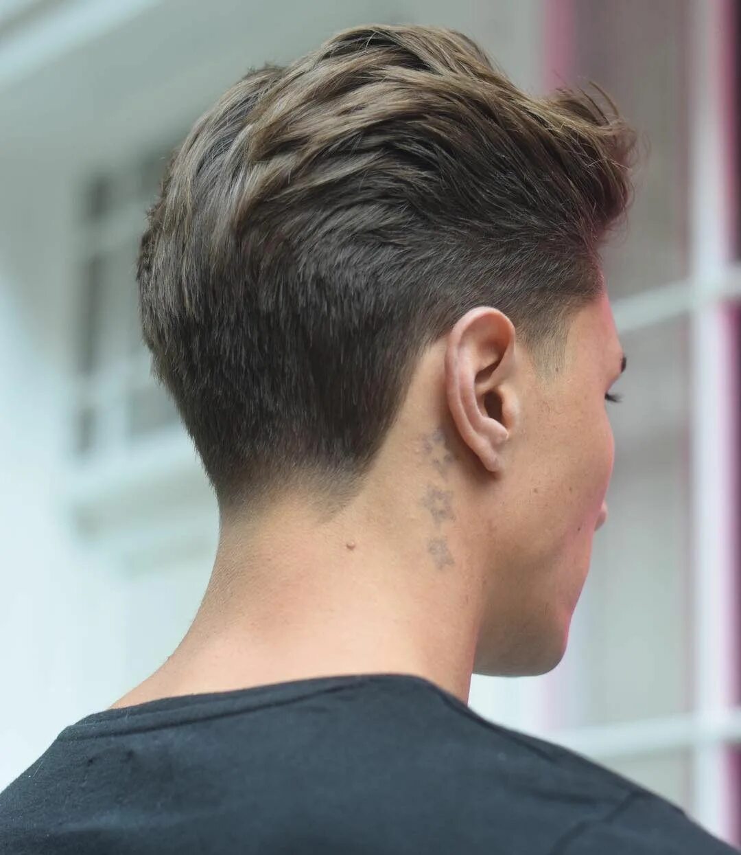 Прическа волосы на затылке мужская European Haircuts For Men: 2024 Trends Thick hair styles, Slicked back hair, Men