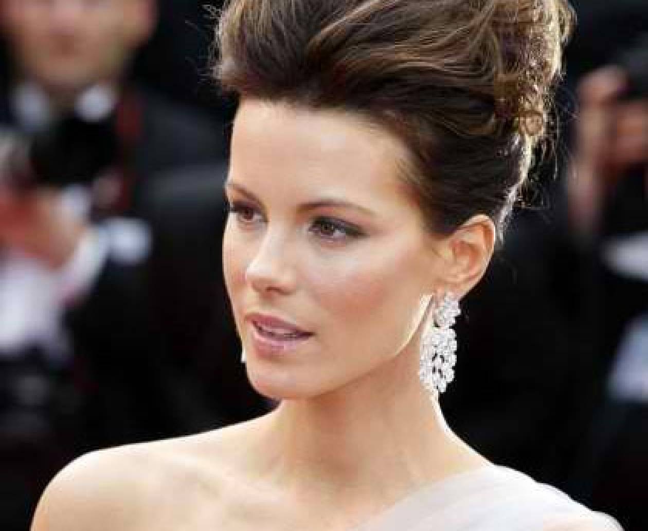 Прическа волосы наверх Η "Ολική Επαναφορά" της Kate Beckinsale - Newsbomb