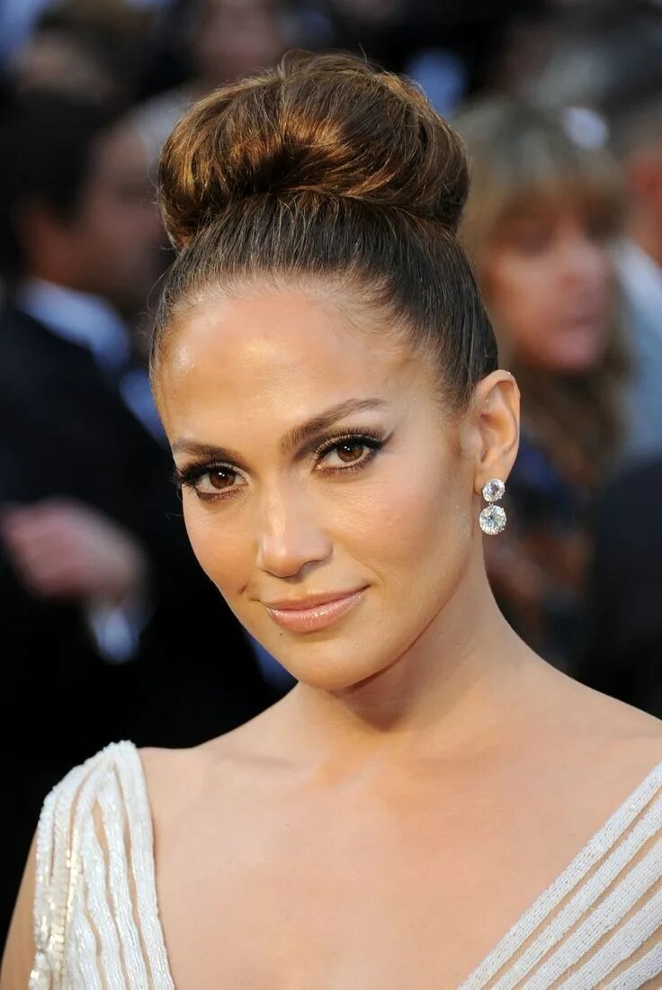 Прическа волосы наверх женская 25 of the Best Oscar Hairstyles Ever Oscar hairstyles, Jennifer lopez hair, Wedd