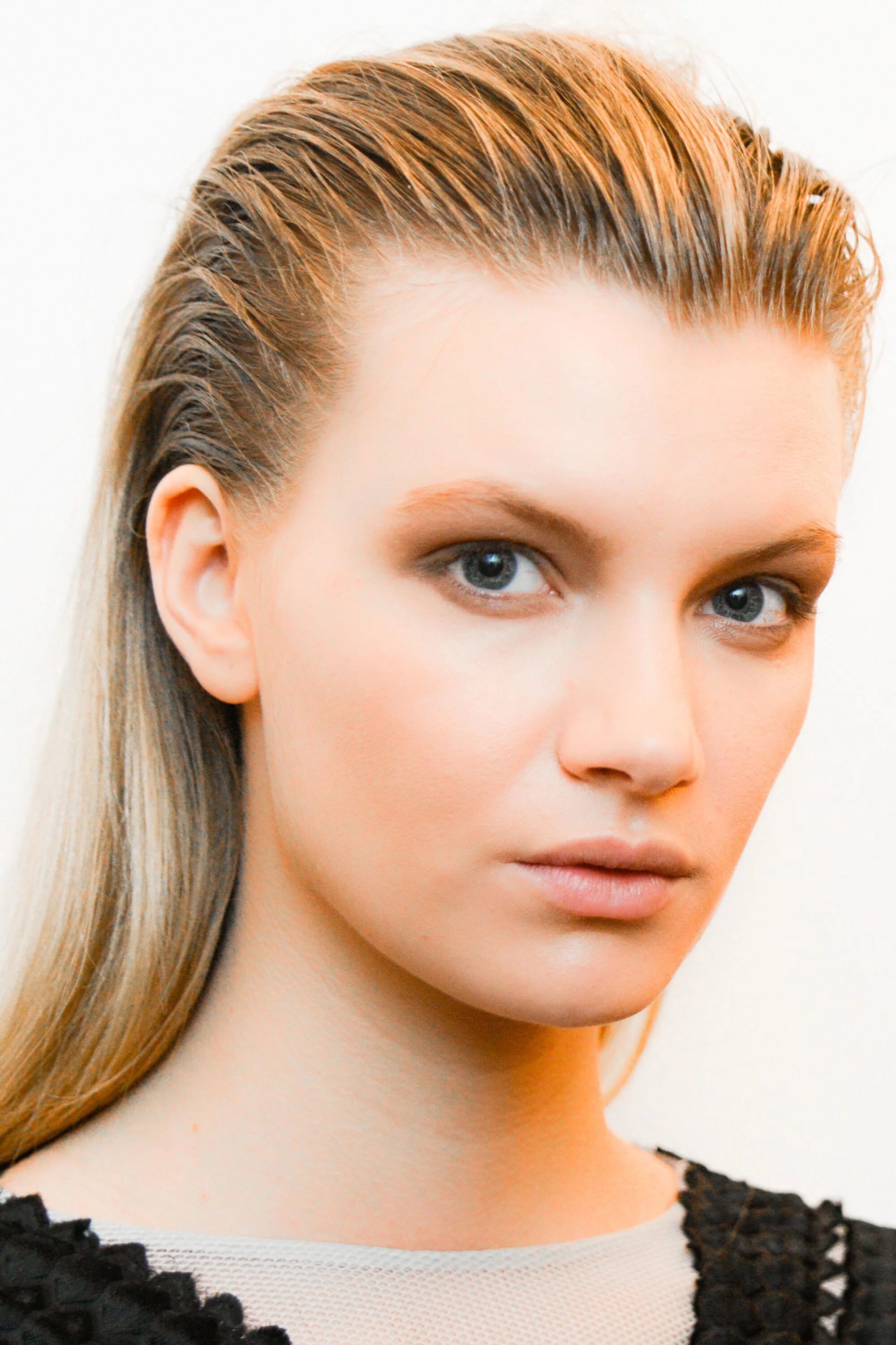 Прическа волосы назад фото Backstage Beauty Report: Society Swans at Marc Jacobs Runway hair, Runway beauty