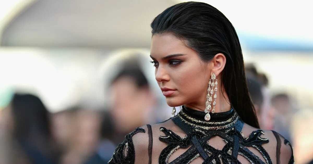 Прическа волосы назад фото Model Kendall Jenner Is Maybe A Photographer Now