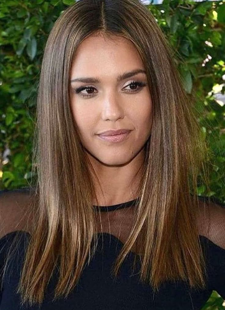 Прическа волосы ниже плеч фото Pinterest: deborahpraha ♥ jessica alba with medium length hair Medium length hai