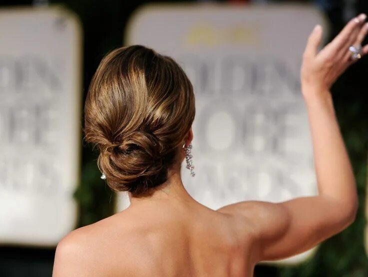 Прическа волосы сзади See the 10 Greatest Golden Globes Hairstyles From the Back Bridesmaid hair, Cele