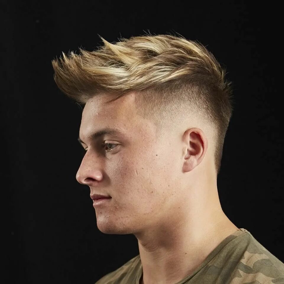 Прическа вперед Mid Skin Fade With Textured Haircut Coiffure homme, Meilleures coupes de cheveux