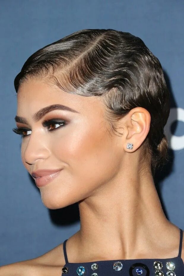 Прическа впереди Os looks do GLAAD Award 2016 - Fashionismo Finger wave hair, Hair waves, Long ha