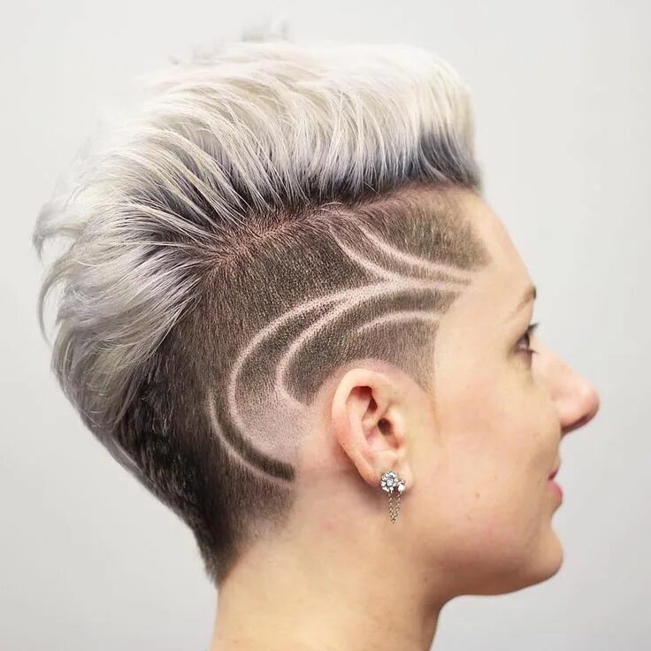 Прическа выбритая для женщин #hairdare #shorthair #beauty #fade #hairstyles #womenshair #hairtattoo Short hai