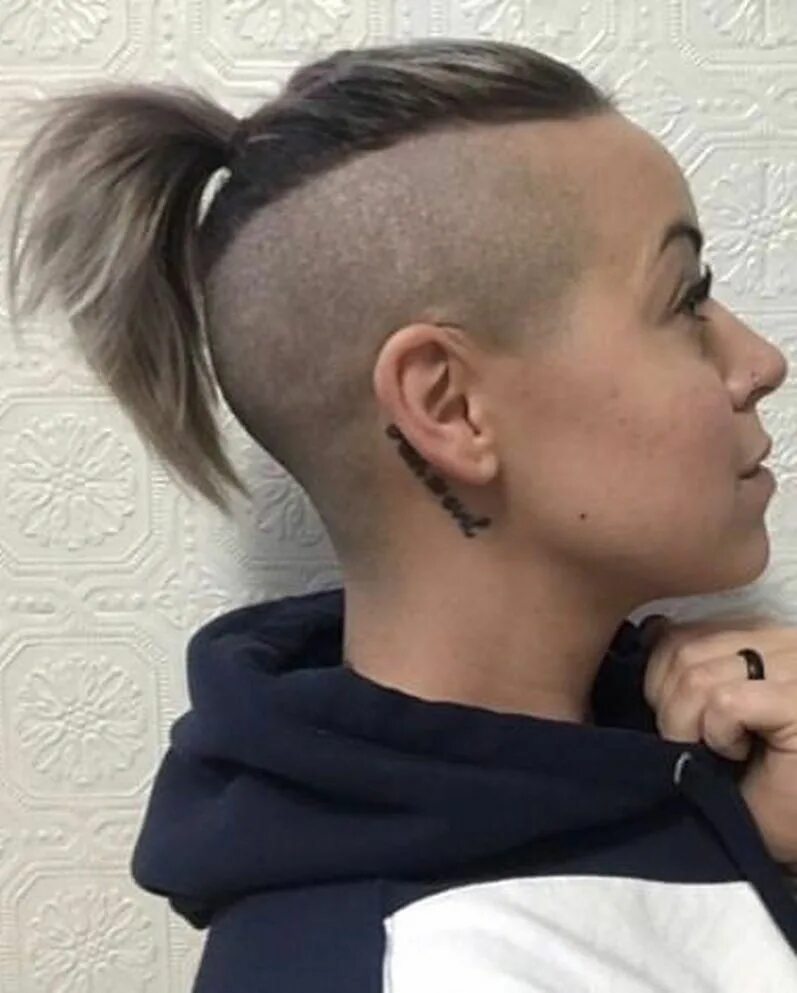 Прическа выбритая для женщин Pin by Miranda Southard on Hair ideas Half shaved hair, Undercut hairstyles, Und