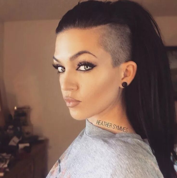 Прическа выбритые виски длинная челка Pin on roots Long hair shaved sides, Shaved side hairstyles, Half shaved hair