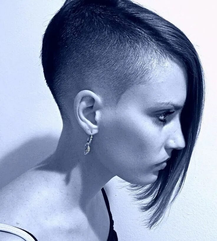 Прическа выбритые виски длинная челка Fifty fifty in 2024 Super short hair, Undercut hairstyles, Medium hair styles