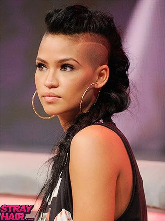 Прическа выбритый висок на длинные волосы Cassie Undercut long hair, Half shaved hair, Half shaved head hairstyle