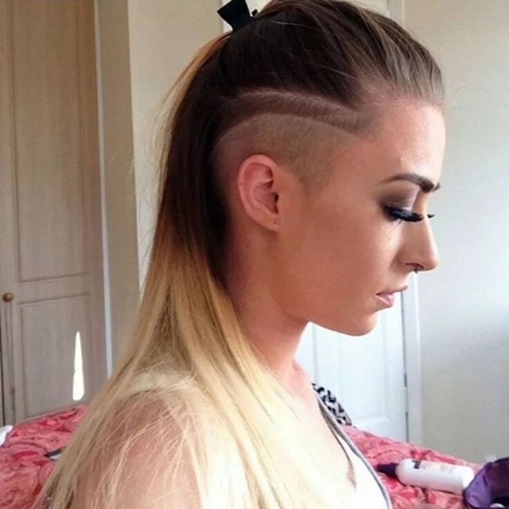 Прическа выбритый висок на длинные волосы 50 Women’s Undercut Hairstyles to Make a Real Statement Undercut hairstyles wome