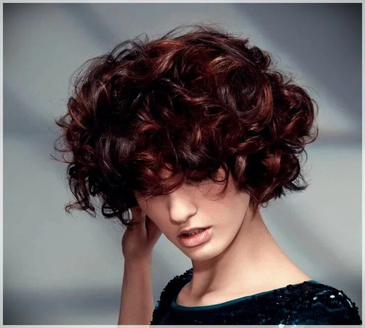 Прическа вьющиеся волосы женская Short Hair Winter 2018: images of the most beautiful cuts Capelli corti ricci, C